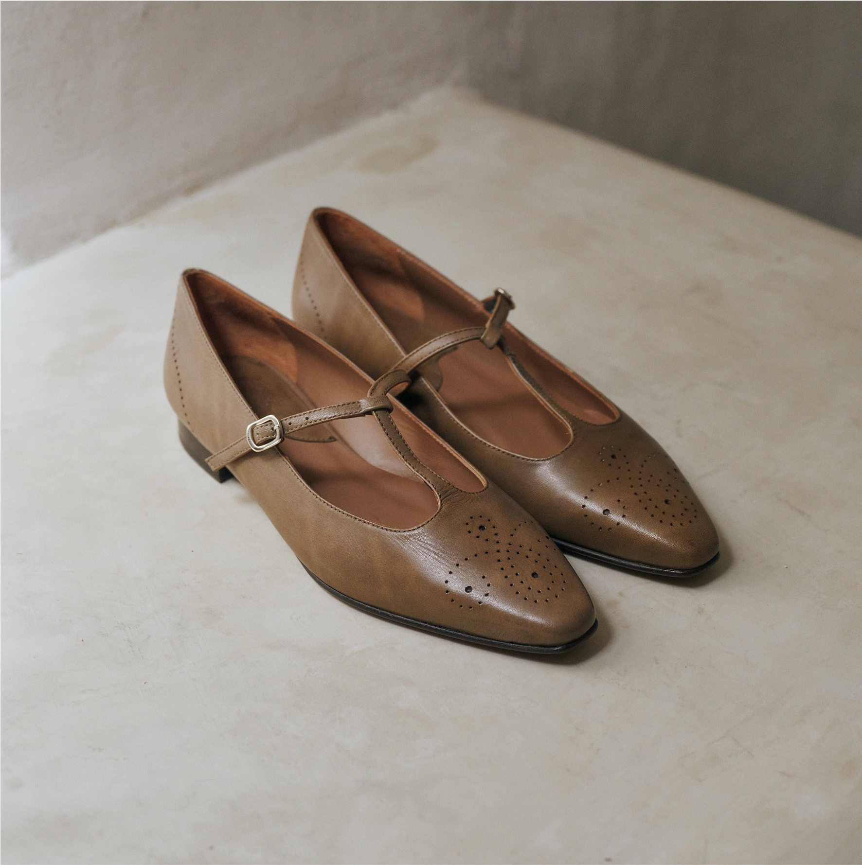 MUNITALP×LOTTUSSE Amazon.com | LOTTUSSE Men's Golf Shoe, Black (GOMMATO NEG