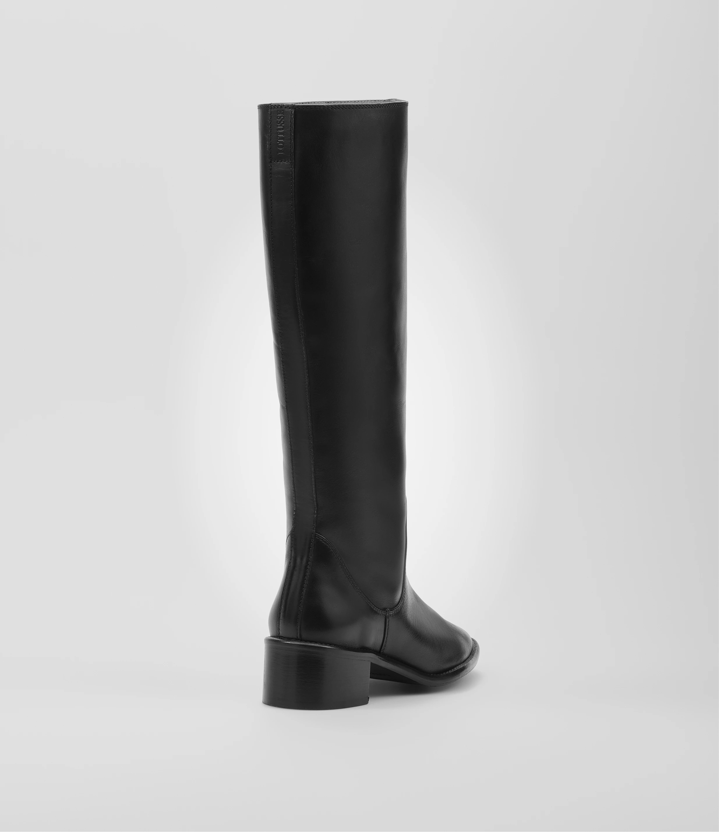 <p>WOMENâS SHOES</p>