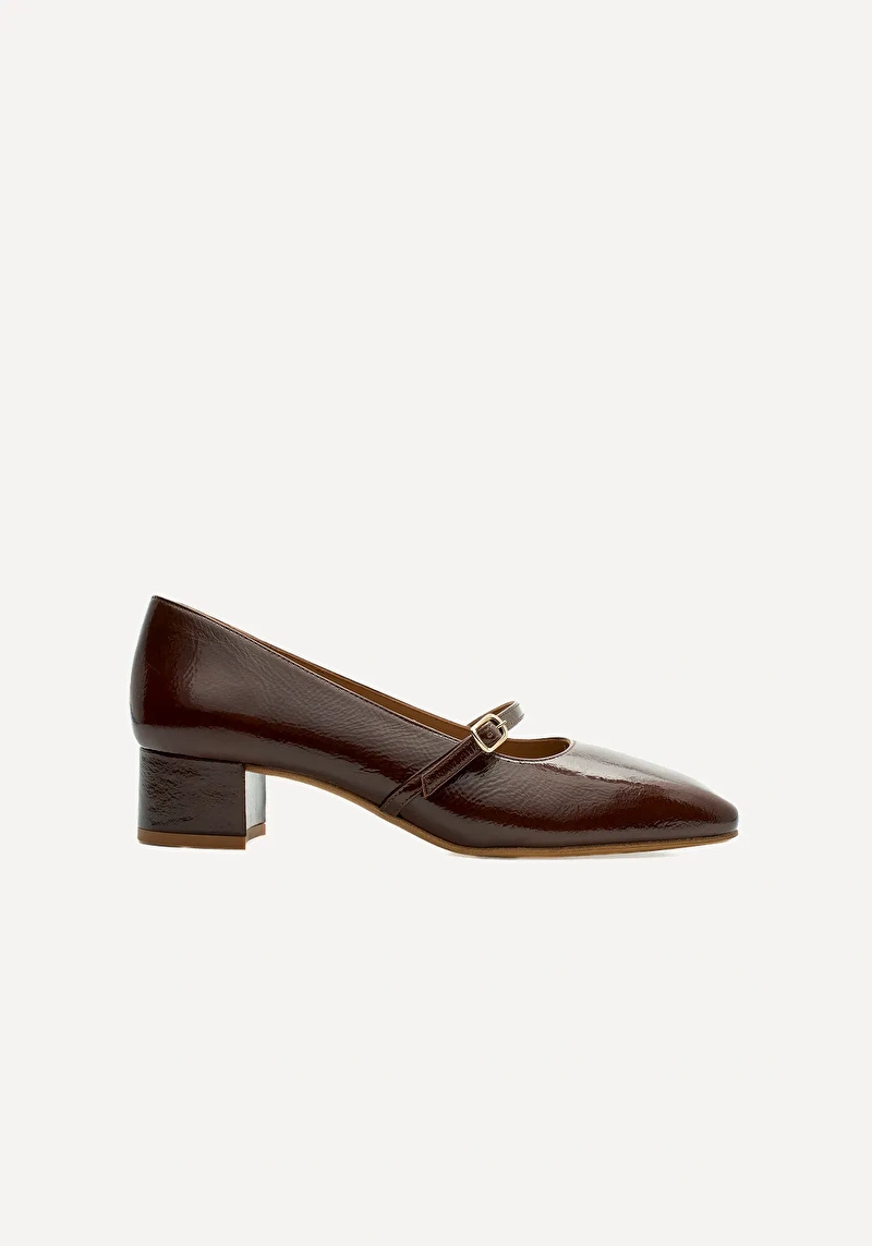 <p>WOMEN'S SHOES</p>
